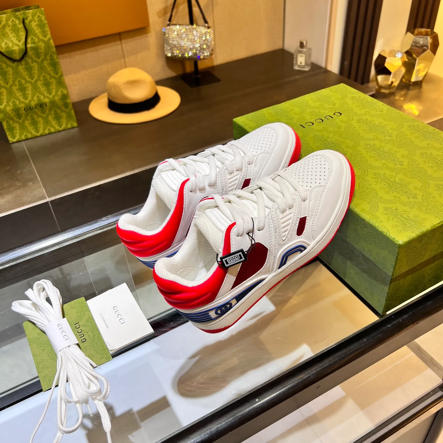 👟👟Ex-factory price 600👟👟 Men's size +10 high version, the top version of 2022 Gucci low-top sneakers! The new colors are reproduced one to one. New style for early spring, creating a perfect style💣💣💣street style🔥🔥🔥cool and trendy C-level fashionable outfit with a retro and futuristic feel🌹🌹🌹classic boot shape + British color-blocking design, super eye-catching. Various leather splicing, original reverse mold last type, imported high-end knitting needles showing exquisite texture! Open mold to customize high-density TPU outsole. 15 colors come out first. Size: Female 35-41 Male 39-46